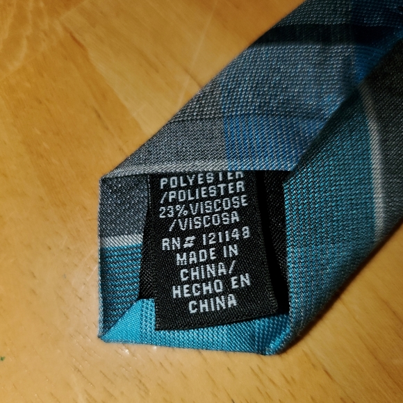 Men's Plaid Tie Worn Once - Picture 3 of 4